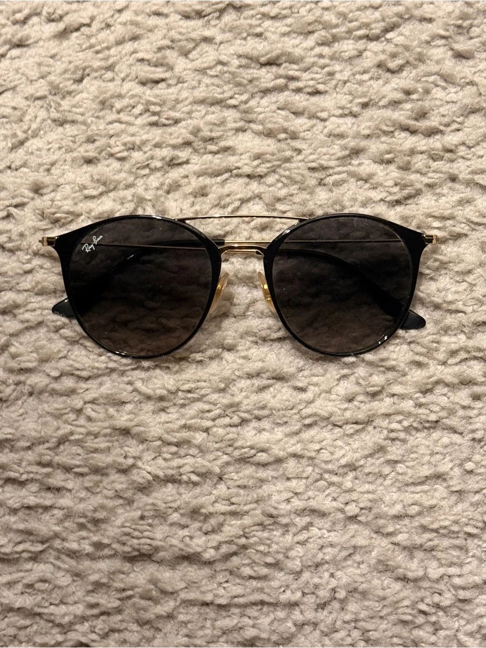 Ray-Ban Round Metal Sunglasses in Black and Gold